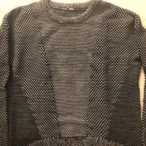 Black & white long sleeve lululemon sweater